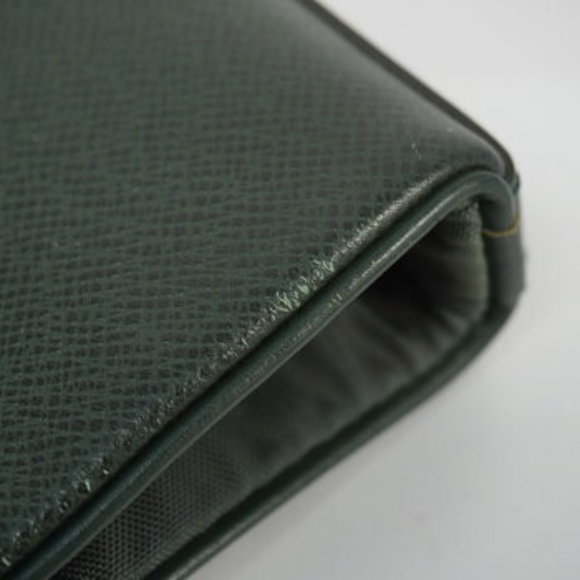 Louis Vuitton Taiga Bering Garment Case - Picture 11 of 12